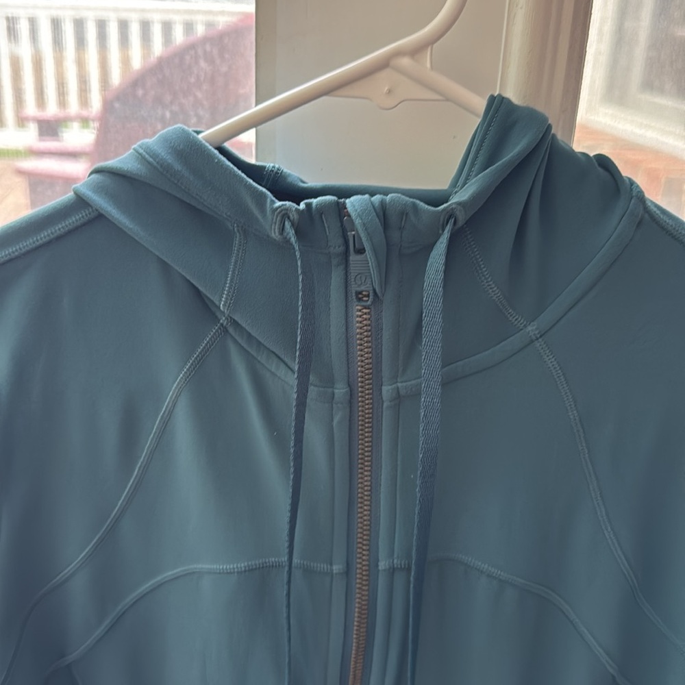 EUC- Lululemon Define hooded jacket. Teal. Size 8. - Picture 2 of 10